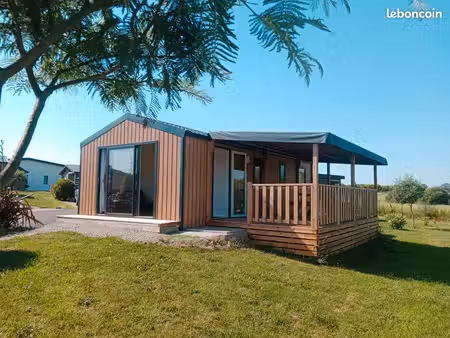 mobil-home 4 saisons dans domaine avec piscine