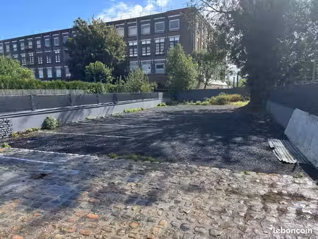 place de parking en extérieur
