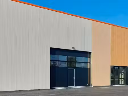 local 270 m² le lion d angers