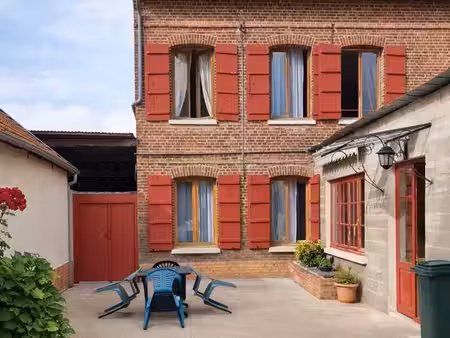 maison ancienne en brique avec dépendances. terrain d environ 1000m2