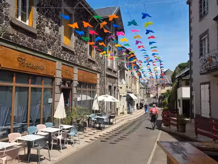 local commercial à louer murol emplacement idéal