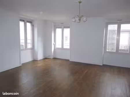grand appartement 2 pièces de 61m2 avec cuisine équipée aménagée - situé en hyper centre-v
