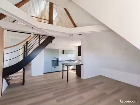 appartement atypique t3 + mezzanine : 90 m2 au sol  rénové  vue mer  centre de saint-pair-