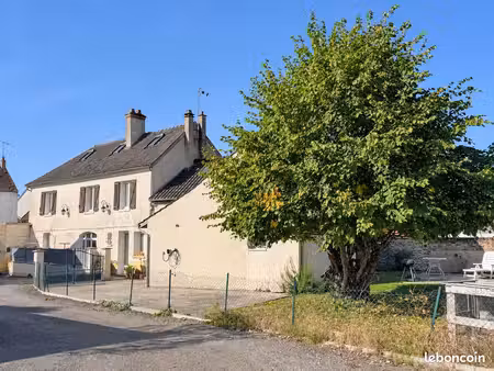 maison 120 m² – 3 grandes chambres  dépendance et garage