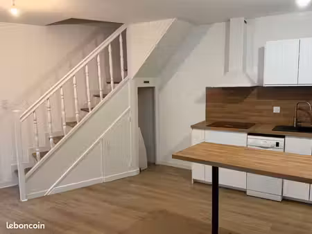 maison de bourg entièrement rénovée – 65 5 m² – cœur de village des martres-de-veyre – 149
