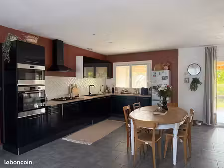 maison 105 m² – 3 chambres – 2 sdb – garage – terrain 600 m² – bierné