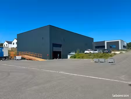 local d'activité 990 m²