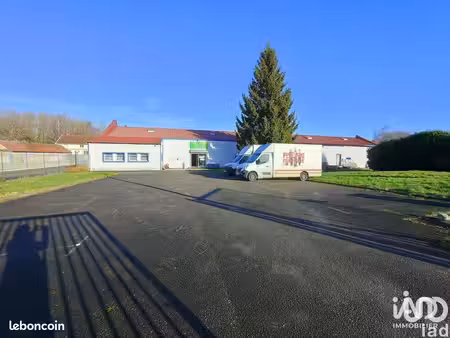 local 925 m² herchies