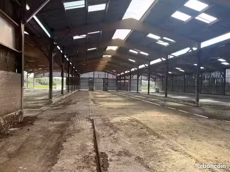 loue emplacement bâtiment 2000m2