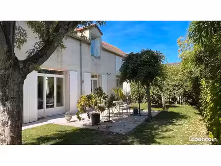 jolie maison de caractère en plein centre ville