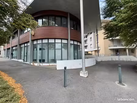 bureaux 138 m²