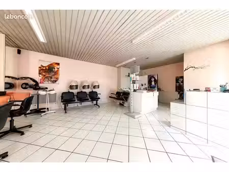 murs commerciaux loués - salon coiffure - rendement 9 4%