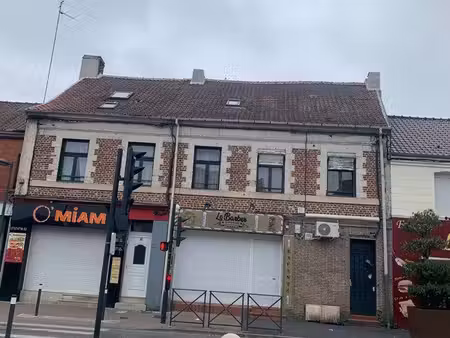 immeuble à vendre – 4 appartements + commerce – 200 000