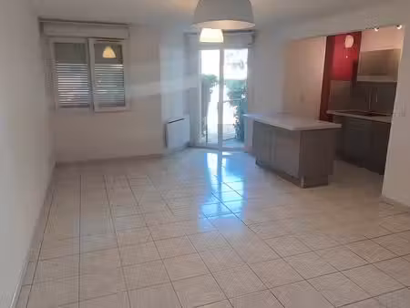 vends appartement rdc avec terrasse et garage garage