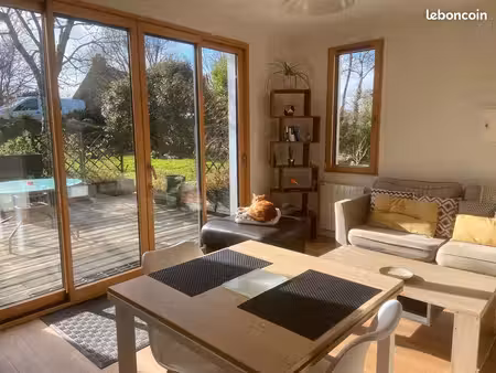 maison dans hameau près de la mer