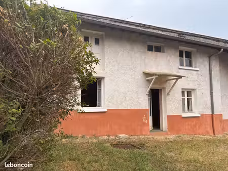 meximieux à 5 mn maison de village à rénover avec jardin