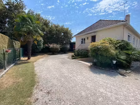 maison sur 2 niveaux au calme