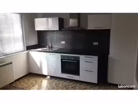 spacieux 2-3 pièces de 61 m² entièrement rénové avec garage