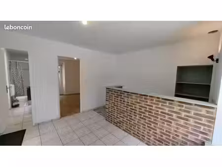 t2 25m² avec courette