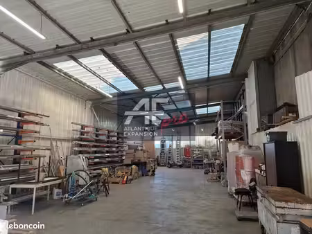 local d'activite 900 m² trignac