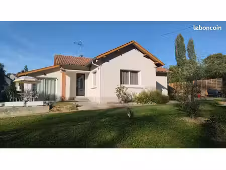 maison d'hôtes composée d'une partie privée et une partie professionnelle de 2 chambres d'