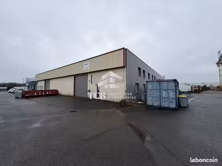 local 556 m² carquefou