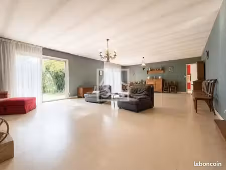 maison 10 pièces 227 m²