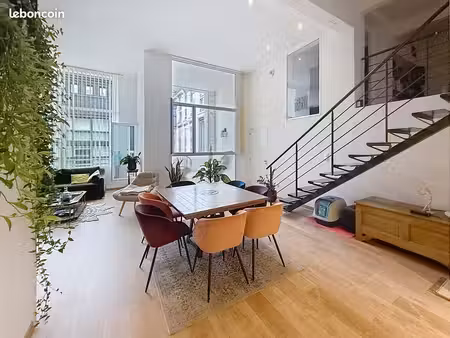 loft/atelier/surface 4 pièces 150 m²