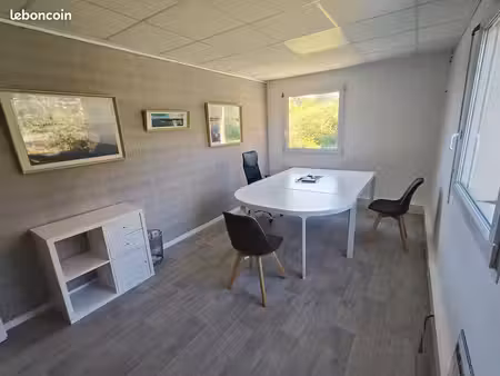 bureau meublé  espace partagé chaleureux et calme