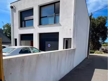 zone du prat vannes – local + logement (t2)/bureaux – 110 m²