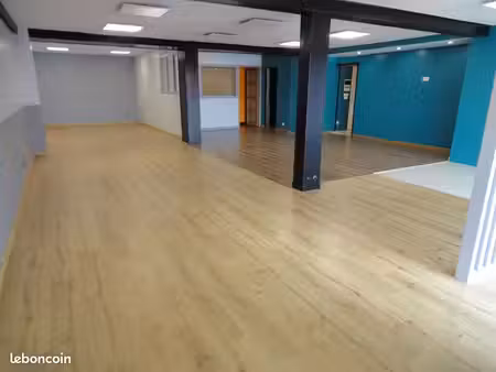 local commercial (135m²) + possibilité hangar