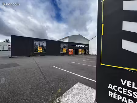 local 578 m² pontivy