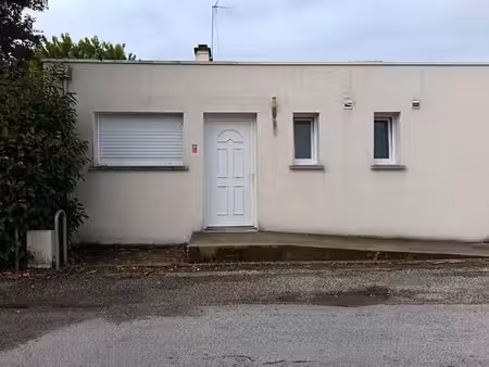 location local commercial