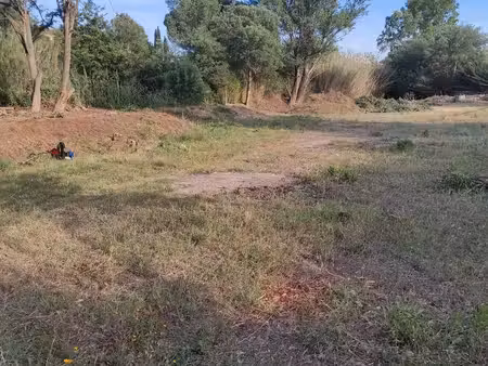 terrain constructible à grimaud : 2871 m2 en zone uca proche de port grimaud