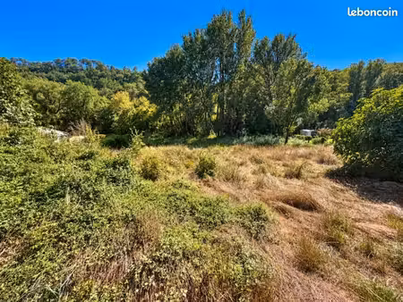 terrain 600 m² carces