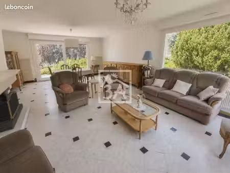propriété 12 pièces 160 m²