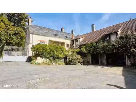 maison 7 pièces 204 m²