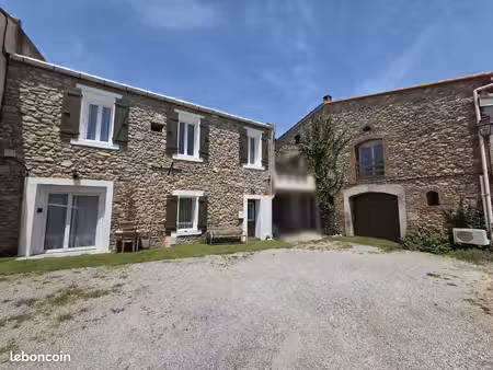 propriété de charme composée de deux bâtisses en pierre
