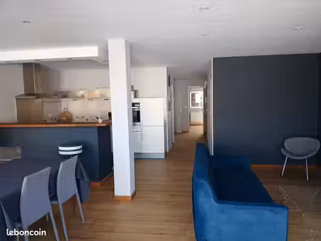location meublée à l'année d'un appartement spacieux avec grande terrasse