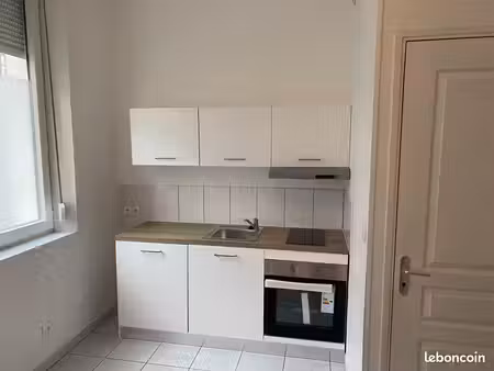 appartement 2 pièces de 27m2 avec cuisine équipée et aménagée - situé près du parc des cha