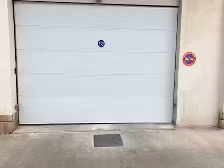 particulier loue un emplacement de parking  avenue général de gaulle  près de la gare de p