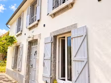 ? maison de 90 m² avec piscine semi enterrée  terrasse  terrain de 587 m² et dépendance de