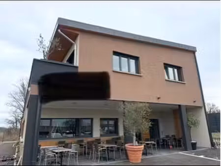 grand appartement et restaurant