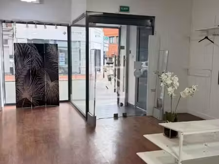 commerce 160 m²