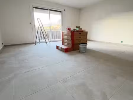 appartement t4 rénové à neuf avec parking