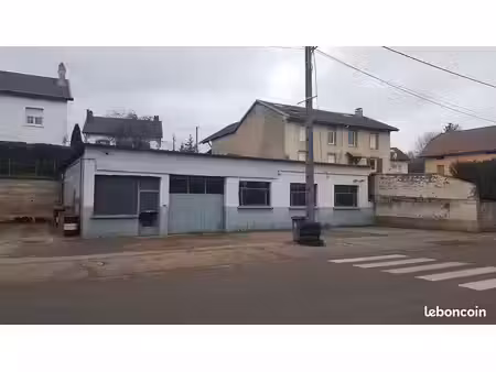 local professionnel bien situé etival