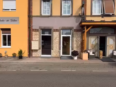 local en face de la gare