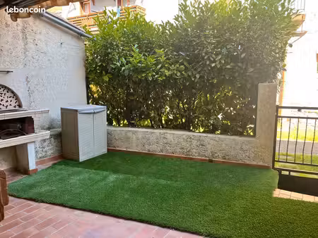 t2 de 32m² de plein pied avec une terrasse de 15 m² – annot centre village