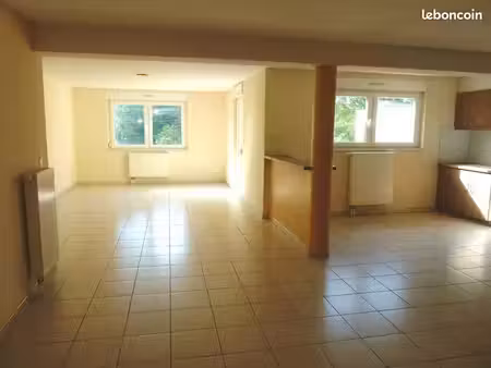 très calme et confortable 4/5 pièces de 140 m² en duplex