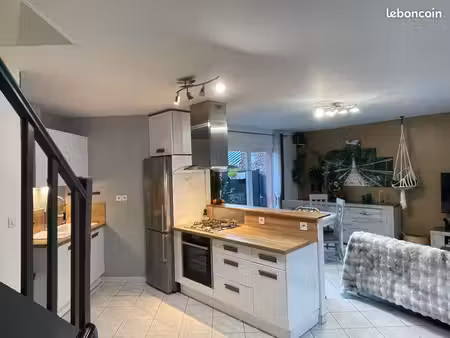 à vendre - charmante maison de ville à malaunay